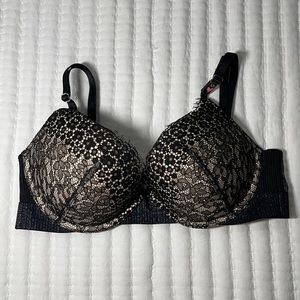 NWT Victoria’s Secret Push Up Bra 32C